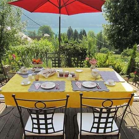 Fleurs Du Lac Bed & Breakfast Novalaise