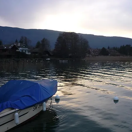 Bed & Breakfast Fleurs Du Lac Novalaise