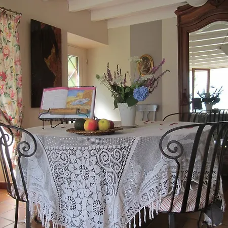 Bed & Breakfast Fleurs Du Lac Novalaise